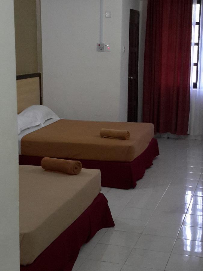Tanjung Demong Beach Resort Kampung Kuala Besut Exterior photo
