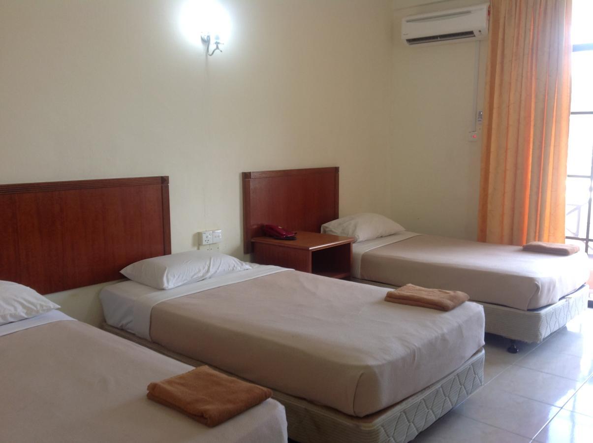 Tanjung Demong Beach Resort Kampung Kuala Besut Exterior photo